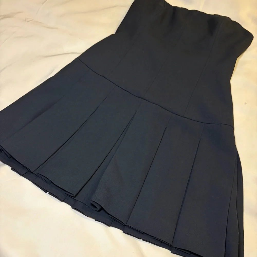 Aritzia- Wilfred Polished Dress Size 8 in Heather Black Strapless Mini Pleated